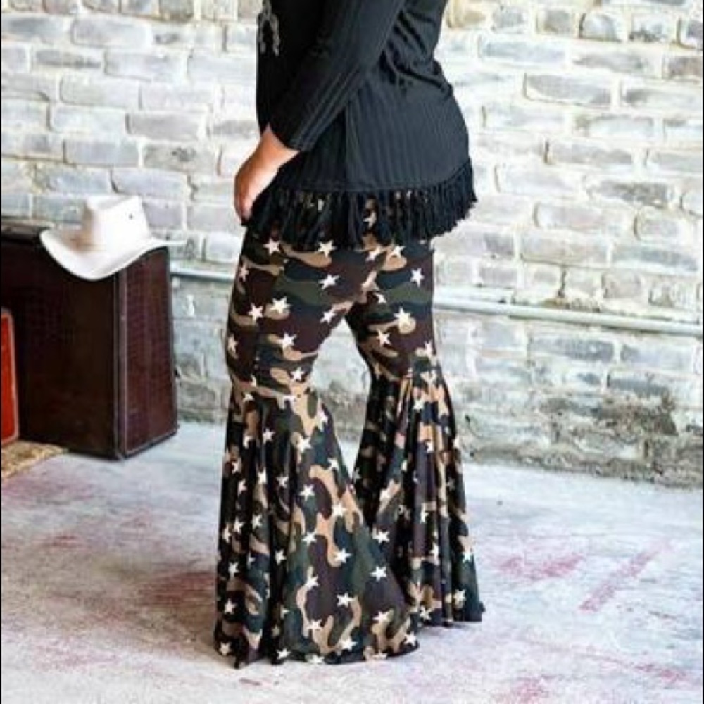 L&B Brown Camo/ Star Flair Bells (Large)